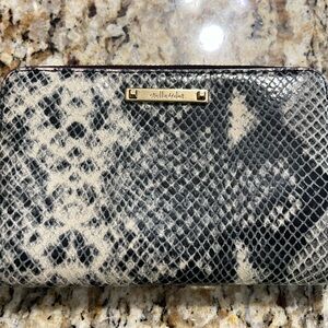 Stella and Dot wallet. Measures about 6”x4”. Great condition. Snake print.